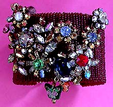 a beautiful vintage costume jewelry crystal rhinestone necklace