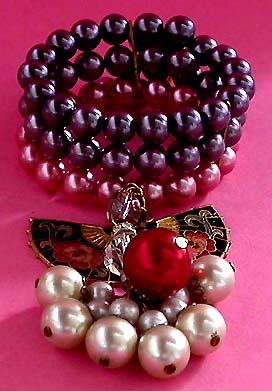 a beautiful vintage costume jewelry bracelet unsigned