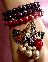 a beautiful vintage costume jewelry crystal rhinestone necklace