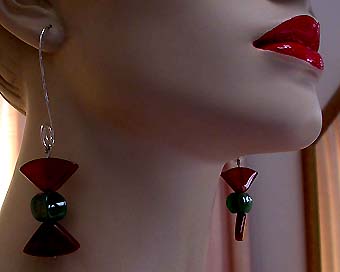 a beautiful VINTAGE COSTUME ESTATE ANTIQUE JEWELRY EARRINGS unsigned
