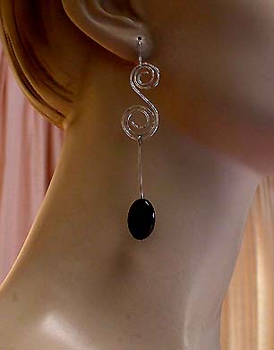a beautiful VINTAGE COSTUME ESTATE ANTIQUE JEWELRY EARRINGS unsigned