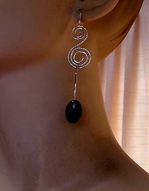 a beautiful VINTAGE COSTUME ESTATE ANTIQUE JEWELRY EARRINGS unsigned