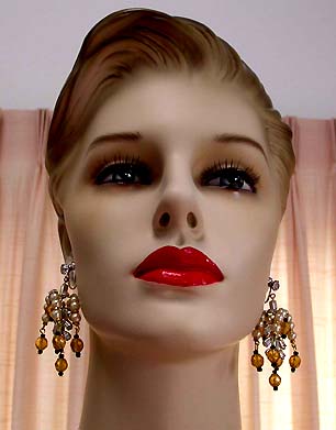 a beautiful VINTAGE COSTUME ESTATE ANTIQUE JEWELRY EARRINGS unsigned