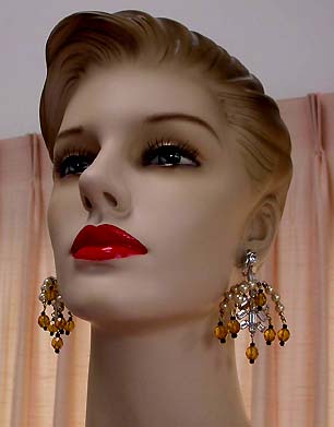 a beautiful VINTAGE COSTUME ESTATE ANTIQUE JEWELRY EARRINGS unsigned