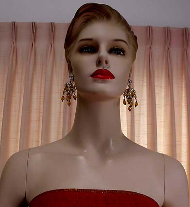 a beautiful VINTAGE COSTUME ESTATE ANTIQUE JEWELRY EARRINGS unsigned