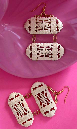 a beautiful VINTAGE COSTUME ESTATE ANTIQUE JEWELRY EARRINGS unsigned