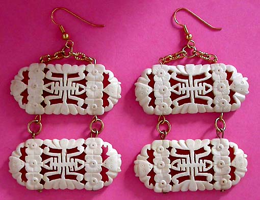 a beautiful VINTAGE COSTUME ESTATE ANTIQUE JEWELRY EARRINGS unsigned