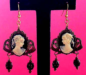a beautiful VINTAGE COSTUME ESTATE ANTIQUE JEWELRY EARRINGS unsigned