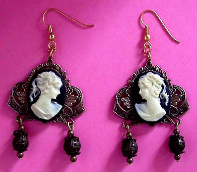 a beautiful VINTAGE COSTUME ESTATE ANTIQUE JEWELRY EARRINGS unsigned
