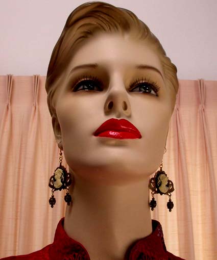a beautiful VINTAGE COSTUME ESTATE ANTIQUE JEWELRY EARRINGS unsigned