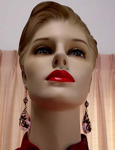 a beautiful VINTAGE COSTUME ESTATE ANTIQUE JEWELRY EARRINGS unsigned