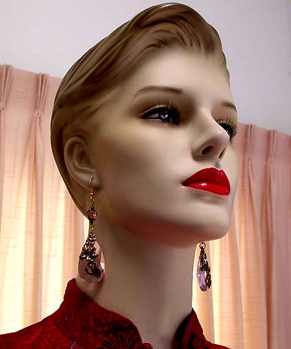 a beautiful VINTAGE COSTUME ESTATE ANTIQUE JEWELRY EARRINGS unsigned
