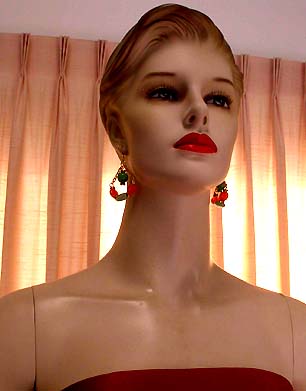 a beautiful VINTAGE COSTUME ESTATE ANTIQUE JEWELRY EARRINGS unsigned