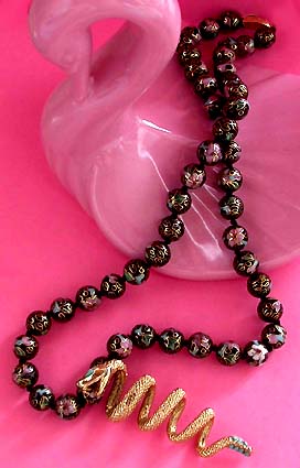 a beautiful vintage costume jewelry necklace unsigned