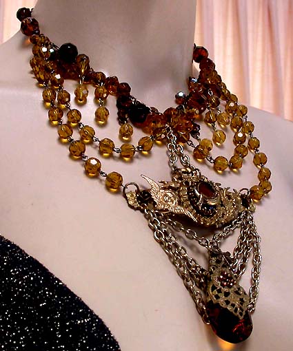 a beautiful vintage costume jewelry necklace unsigned
