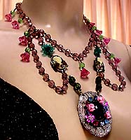 a beautiful vintage costume jewelry crystal rhinestone necklace