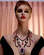 a beautiful vintage costume jewelry crystal rhinestone necklace