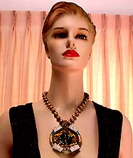 a beautiful vintage costume jewelry crystal rhinestone necklace