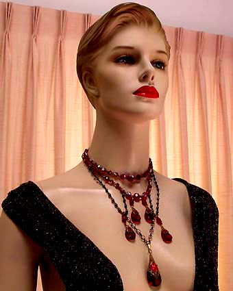 a beautiful vintage costume jewelry necklace unsigned