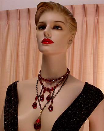 a beautiful vintage costume jewelry necklace unsigned