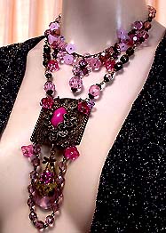 a beautiful vintage costume jewelry crystal rhinestone necklace