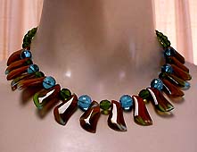 a beautiful vintage costume jewelry crystal rhinestone necklace