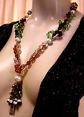 a beautiful vintage costume jewelry crystal rhinestone necklace