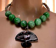 a beautiful vintage costume jewelry crystal rhinestone necklace