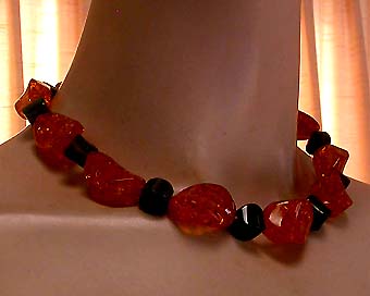 a beautiful vintage costume jewelry necklace unsigned