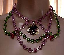 a beautiful vintage costume jewelry crystal rhinestone necklace