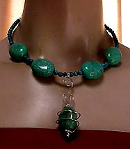 a beautiful vintage costume jewelry crystal rhinestone necklace