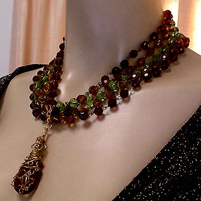 a beautiful vintage costume jewelry necklace unsigned