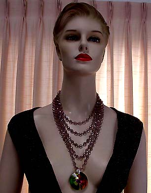 a beautiful vintage costume jewelry necklace unsigned