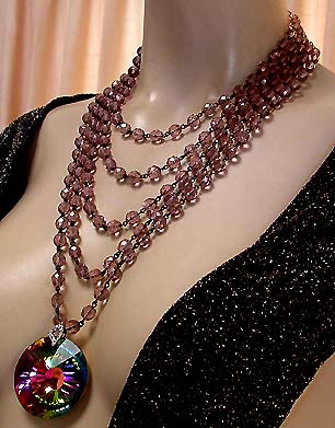 a beautiful vintage costume jewelry necklace unsigned