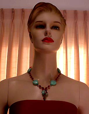 a beautiful vintage costume jewelry necklace unsigned