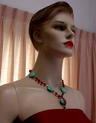 a beautiful vintage costume jewelry necklace unsigned