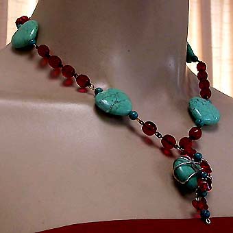 a beautiful vintage costume jewelry necklace unsigned
