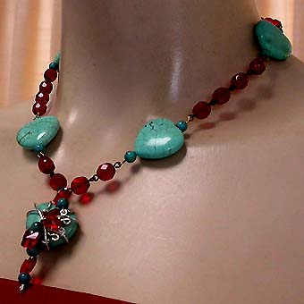 a beautiful vintage costume jewelry necklace unsigned