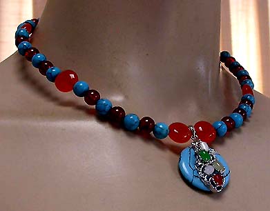 a beautiful vintage costume jewelry necklace unsigned