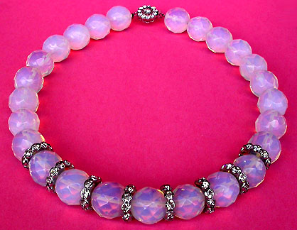 a beautiful vintage costume jewelry necklace unsigned