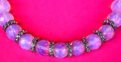 a beautiful vintage costume jewelry necklace unsigned