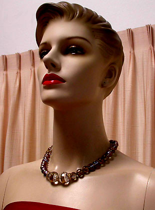 a beautiful vintage costume jewelry necklace unsigned