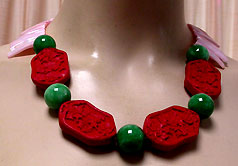 a beautiful vintage costume jewelry crystal rhinestone necklace