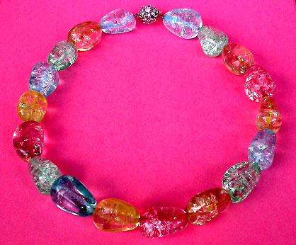 a beautiful vintage costume jewelry necklace unsigned