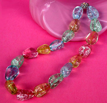 a beautiful vintage costume jewelry necklace unsigned