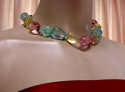 a beautiful vintage costume jewelry necklace unsigned