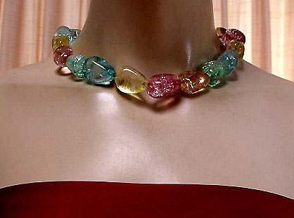 a beautiful vintage costume jewelry necklace unsigned