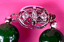 a beautiful vintage costume jewelry necklace unsigned