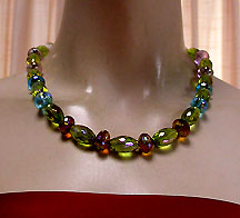 a beautiful vintage costume jewelry crystal rhinestone necklace