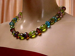 a beautiful vintage costume jewelry crystal rhinestone necklace